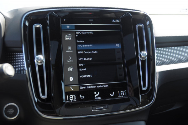 Volvo XC40 T4 211PK Automaat R-design / Adaptieve cruise control / Panoramadak / Keyless entry / Stoel - en stuurwielverwarming / Elektrische achterklep / Apple carplay /parkeersensoren met camera / Elektrische stoelen