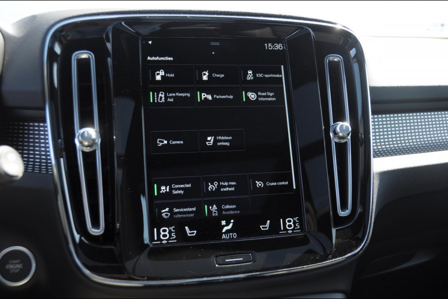 Volvo XC40 T4 211PK Automaat R-design / Adaptieve cruise control / Panoramadak / Keyless entry / Stoel - en stuurwielverwarming / Elektrische achterklep / Apple carplay /parkeersensoren met camera / Elektrische stoelen