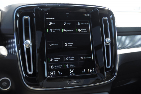 Volvo XC40 T4 211PK Automaat R-design / Adaptieve cruise control / Panoramadak / Keyless entry / Stoel - en stuurwielverwarming / Elektrische achterklep / Apple carplay /parkeersensoren met camera / Elektrische stoelen