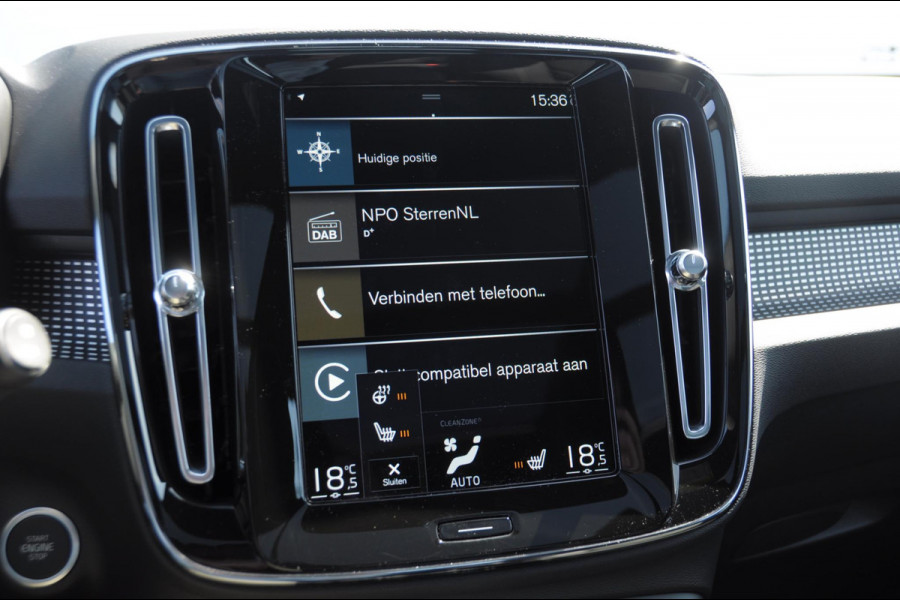 Volvo XC40 T4 211PK Automaat R-design / Adaptieve cruise control / Panoramadak / Keyless entry / Stoel - en stuurwielverwarming / Elektrische achterklep / Apple carplay /parkeersensoren met camera / Elektrische stoelen