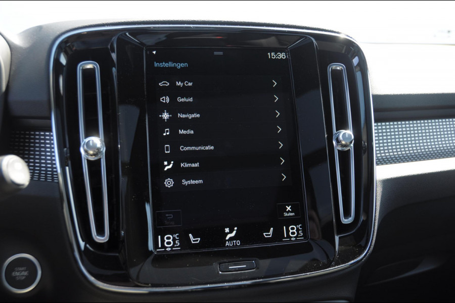 Volvo XC40 T4 211PK Automaat R-design / Adaptieve cruise control / Panoramadak / Keyless entry / Stoel - en stuurwielverwarming / Elektrische achterklep / Apple carplay /parkeersensoren met camera / Elektrische stoelen