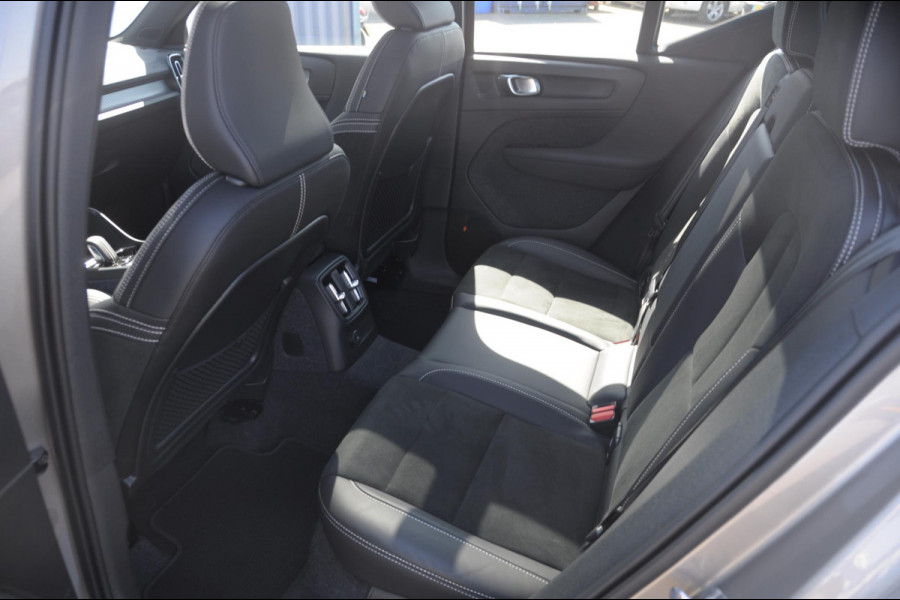 Volvo XC40 T4 211PK Automaat R-design / Adaptieve cruise control / Panoramadak / Keyless entry / Stoel - en stuurwielverwarming / Elektrische achterklep / Apple carplay /parkeersensoren met camera / Elektrische stoelen