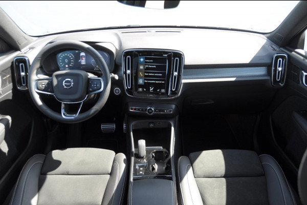 Volvo XC40 T4 211PK Automaat R-design / Adaptieve cruise control / Panoramadak / Keyless entry / Stoel - en stuurwielverwarming / Elektrische achterklep / Apple carplay /parkeersensoren met camera / Elektrische stoelen