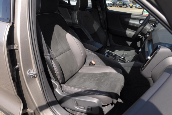 Volvo XC40 T4 211PK Automaat R-design / Adaptieve cruise control / Panoramadak / Keyless entry / Stoel - en stuurwielverwarming / Elektrische achterklep / Apple carplay /parkeersensoren met camera / Elektrische stoelen