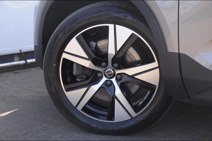 Volvo XC40 T4 211PK Automaat R-design / Adaptieve cruise control / Panoramadak / Keyless entry / Stoel - en stuurwielverwarming / Elektrische achterklep / Apple carplay /parkeersensoren met camera / Elektrische stoelen