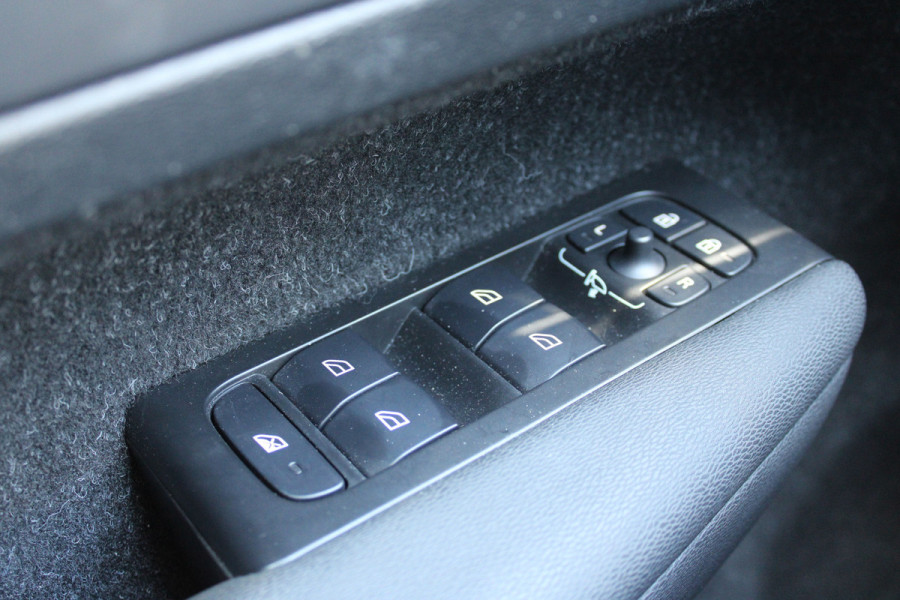 Volvo XC40 1.5 T5 Recharge Inscription expression | Navigatie | Led | Keyless