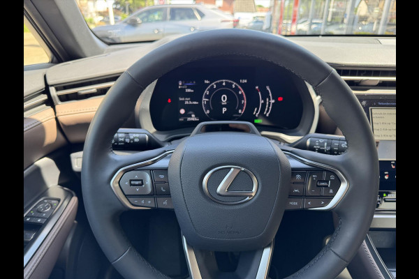 Lexus LBX 1.5 Hybrid Elegant | Eerste eigenaar, Stoel + Stuurverwarming, 18 inch, Dodehoekherkenning, Parkeersensoren