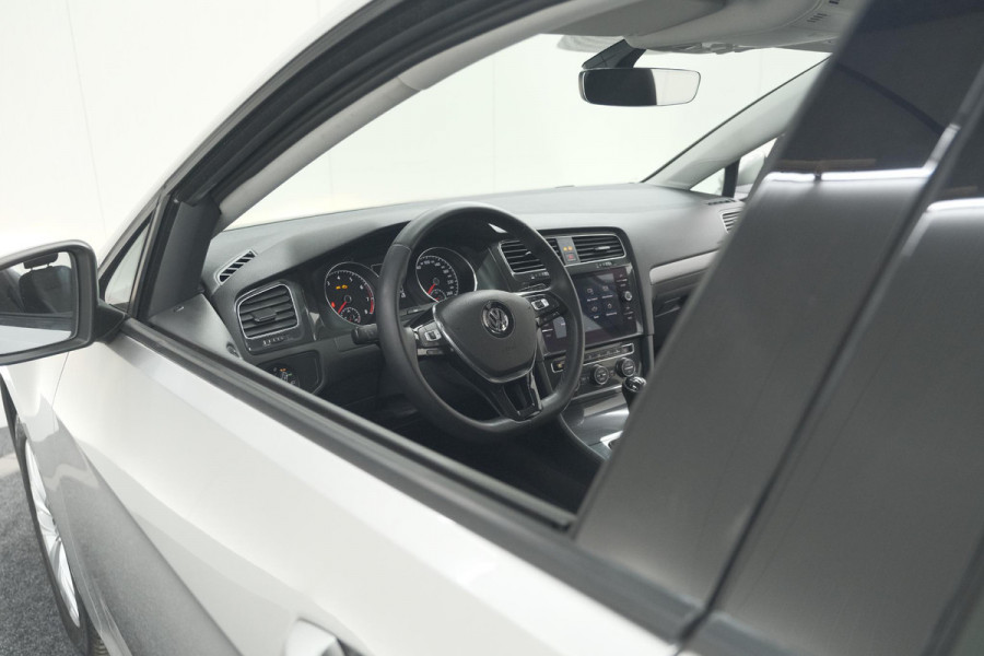 Volkswagen Golf 1.0 TSI Highline | Adaptieve Cruise Control | Apple Carplay | Parkeersensoren | Stoelverwarming