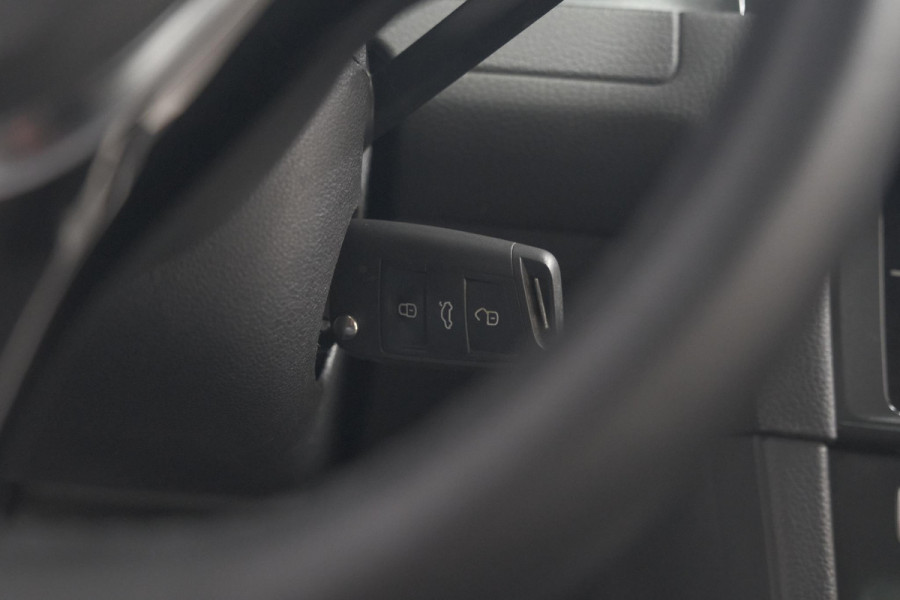 Volkswagen Golf 1.0 TSI Highline | Adaptieve Cruise Control | Apple Carplay | Parkeersensoren | Stoelverwarming