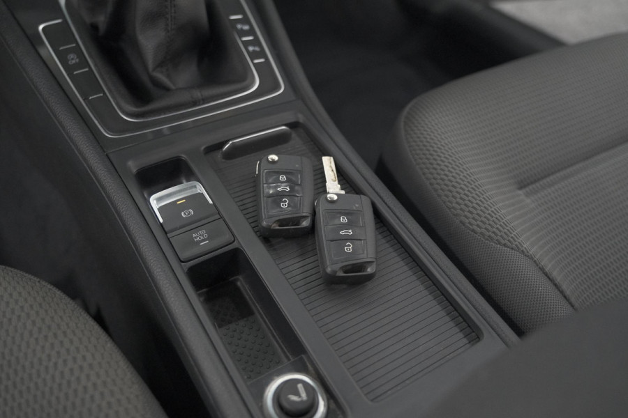 Volkswagen Golf 1.0 TSI Highline | Adaptieve Cruise Control | Apple Carplay | Parkeersensoren | Stoelverwarming