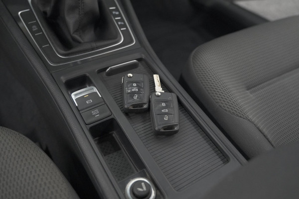 Volkswagen Golf 1.0 TSI Highline | Adaptieve Cruise Control | Apple Carplay | Parkeersensoren | Stoelverwarming