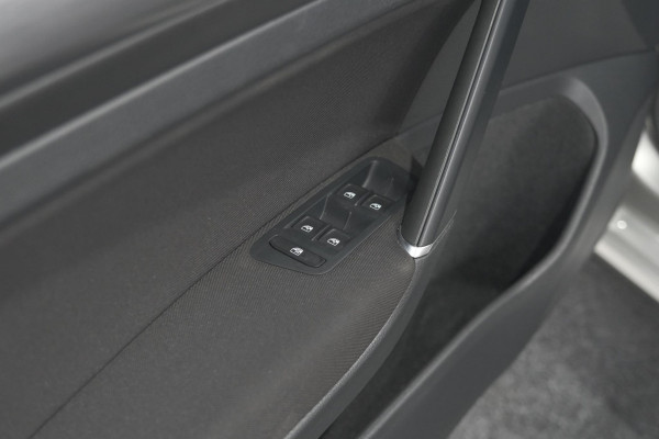 Volkswagen Golf 1.0 TSI Highline | Adaptieve Cruise Control | Apple Carplay | Parkeersensoren | Stoelverwarming