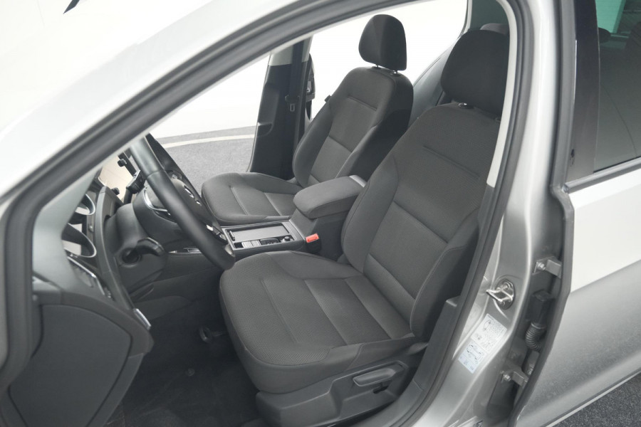 Volkswagen Golf 1.0 TSI Highline | Adaptieve Cruise Control | Apple Carplay | Parkeersensoren | Stoelverwarming