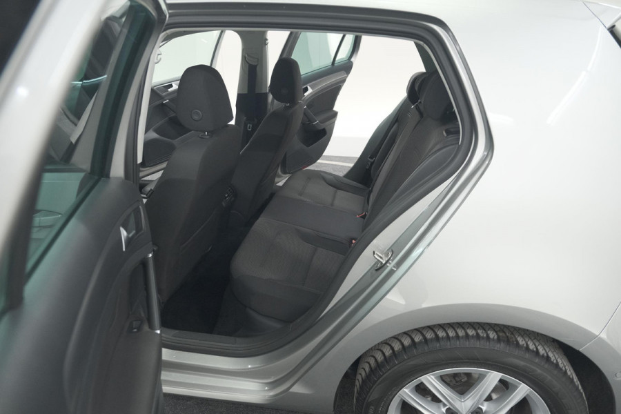Volkswagen Golf 1.0 TSI Highline | Adaptieve Cruise Control | Apple Carplay | Parkeersensoren | Stoelverwarming