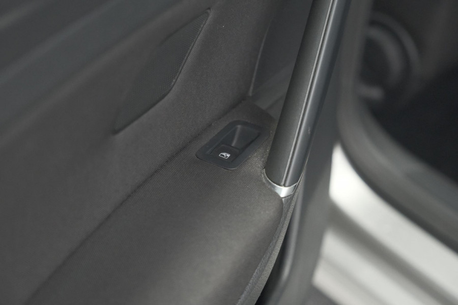 Volkswagen Golf 1.0 TSI Highline | Adaptieve Cruise Control | Apple Carplay | Parkeersensoren | Stoelverwarming