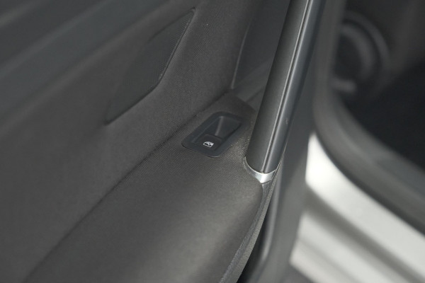 Volkswagen Golf 1.0 TSI Highline | Adaptieve Cruise Control | Apple Carplay | Parkeersensoren | Stoelverwarming