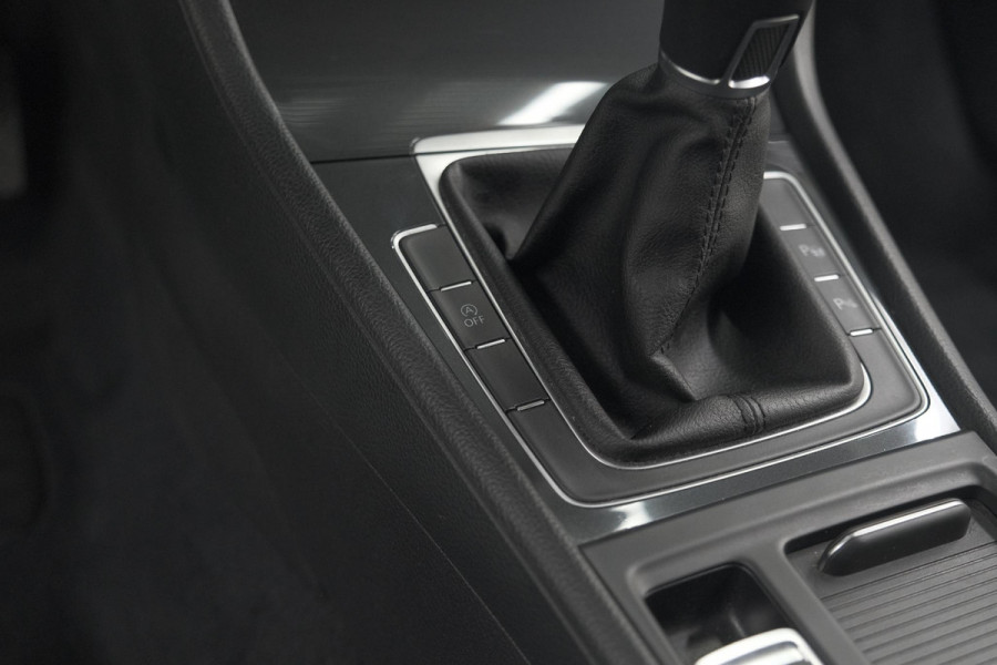 Volkswagen Golf 1.0 TSI Highline | Adaptieve Cruise Control | Apple Carplay | Parkeersensoren | Stoelverwarming