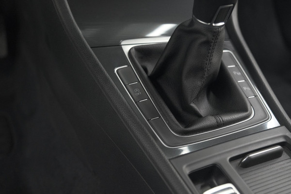 Volkswagen Golf 1.0 TSI Highline | Adaptieve Cruise Control | Apple Carplay | Parkeersensoren | Stoelverwarming