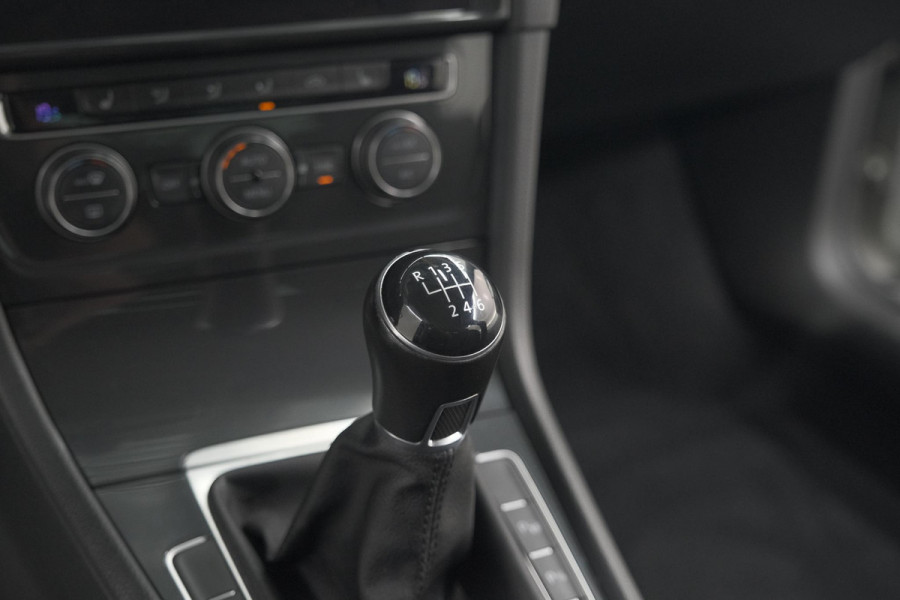 Volkswagen Golf 1.0 TSI Highline | Adaptieve Cruise Control | Apple Carplay | Parkeersensoren | Stoelverwarming