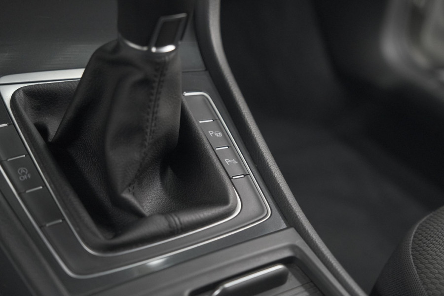 Volkswagen Golf 1.0 TSI Highline | Adaptieve Cruise Control | Apple Carplay | Parkeersensoren | Stoelverwarming