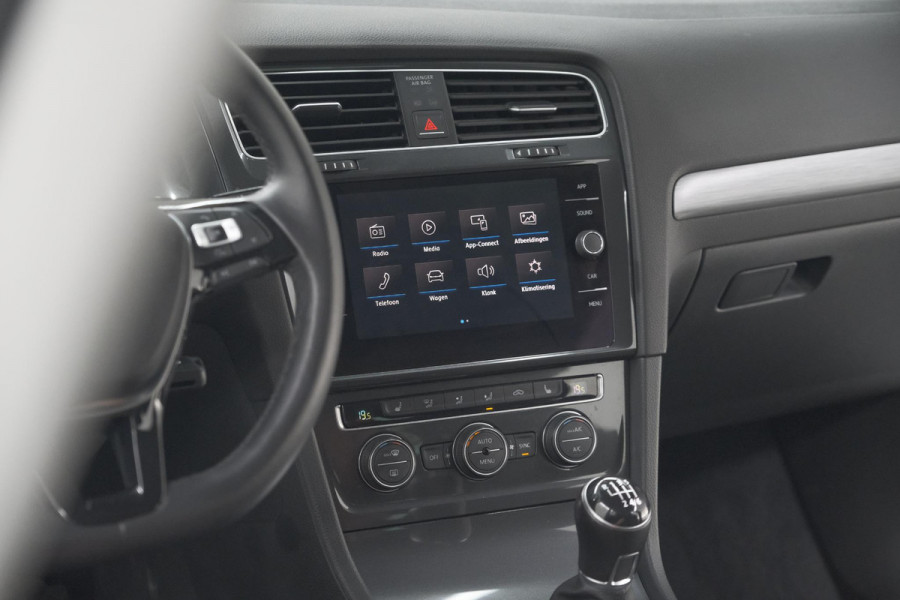 Volkswagen Golf 1.0 TSI Highline | Adaptieve Cruise Control | Apple Carplay | Parkeersensoren | Stoelverwarming