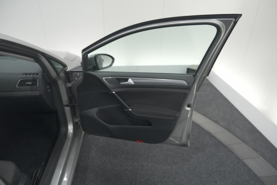 Volkswagen Golf 1.0 TSI Highline | Adaptieve Cruise Control | Apple Carplay | Parkeersensoren | Stoelverwarming