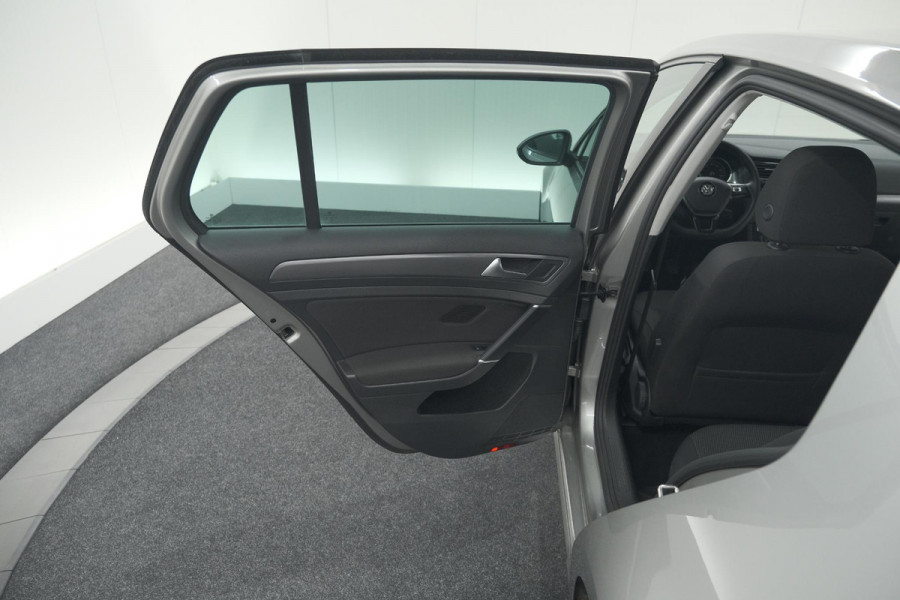 Volkswagen Golf 1.0 TSI Highline | Adaptieve Cruise Control | Apple Carplay | Parkeersensoren | Stoelverwarming