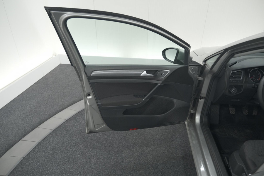 Volkswagen Golf 1.0 TSI Highline | Adaptieve Cruise Control | Apple Carplay | Parkeersensoren | Stoelverwarming