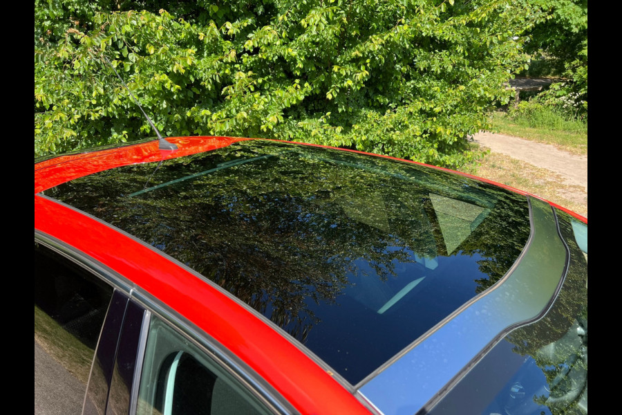 Peugeot 208 1.2 PureTech Allure | Pano + Cruise + Navi |