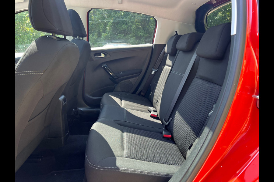 Peugeot 208 1.2 PureTech Allure | Pano + Cruise + Navi |