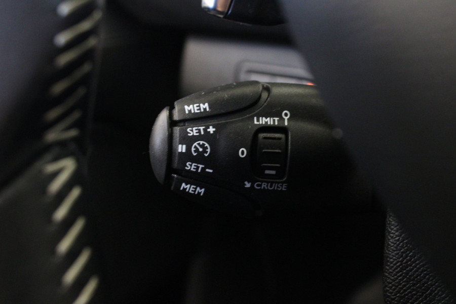 Peugeot 308 1.2 PureTech Allure |Camera|Navi|