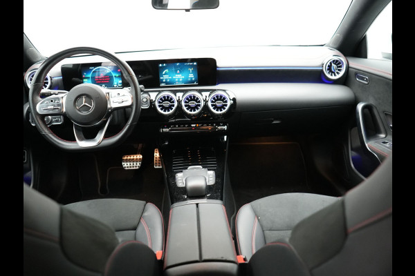 Mercedes-Benz CLA-Klasse Shooting Brake 250 e AMG Plug In Hybrid 218PK PHEV | Navigatie | Sfeerverlichting | Alcantara Sportstoelen | DAB