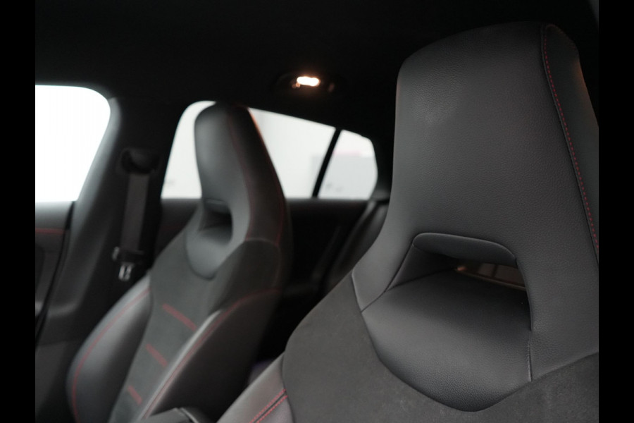 Mercedes-Benz CLA-Klasse Shooting Brake 250 e AMG Plug In Hybrid 218PK PHEV | Navigatie | Sfeerverlichting | Alcantara Sportstoelen | DAB