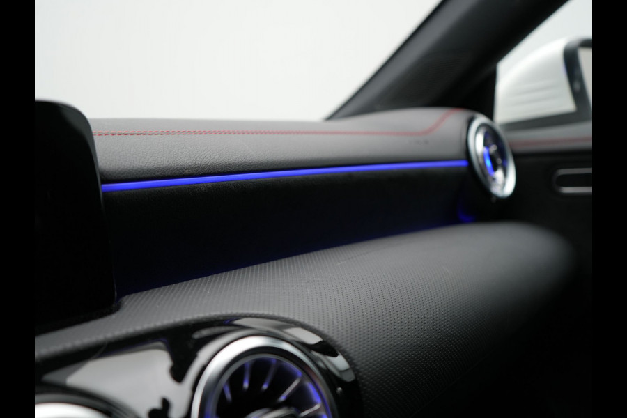 Mercedes-Benz CLA-Klasse Shooting Brake 250 e AMG Plug In Hybrid 218PK PHEV | Navigatie | Sfeerverlichting | Alcantara Sportstoelen | DAB
