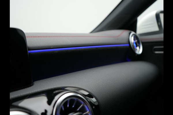Mercedes-Benz CLA-Klasse Shooting Brake 250 e AMG Plug In Hybrid 218PK PHEV | Navigatie | Sfeerverlichting | Alcantara Sportstoelen | DAB