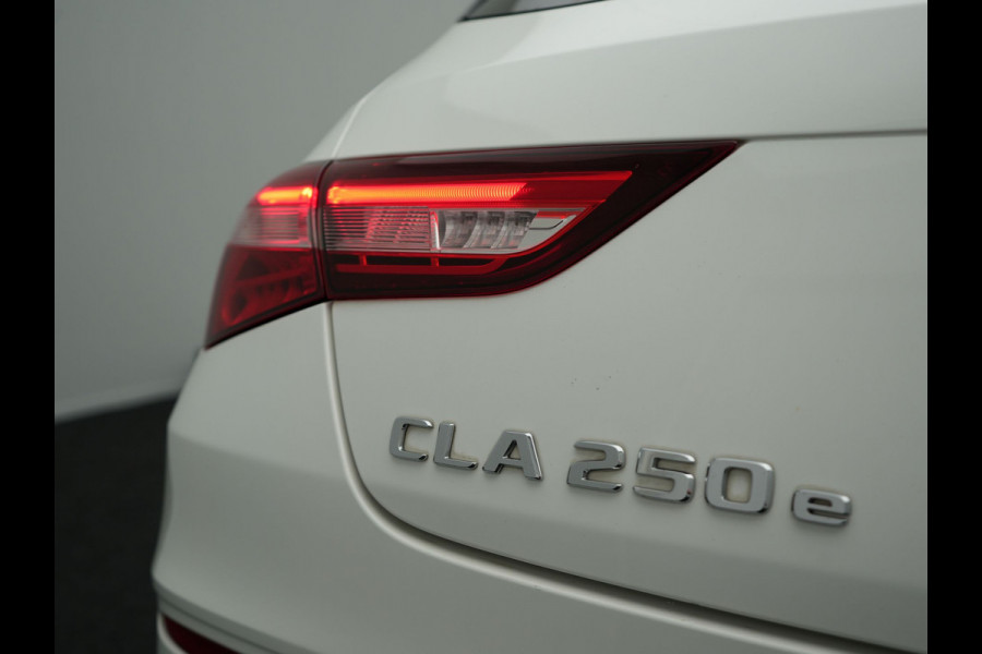 Mercedes-Benz CLA-Klasse Shooting Brake 250 e AMG Plug In Hybrid 218PK PHEV | Navigatie | Sfeerverlichting | Alcantara Sportstoelen | DAB
