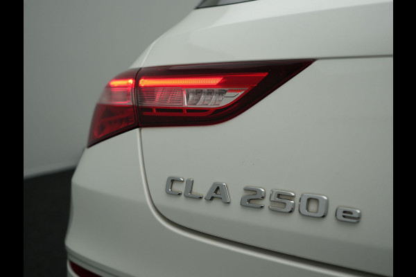 Mercedes-Benz CLA-Klasse Shooting Brake 250 e AMG Plug In Hybrid 218PK PHEV | Navigatie | Sfeerverlichting | Alcantara Sportstoelen | DAB