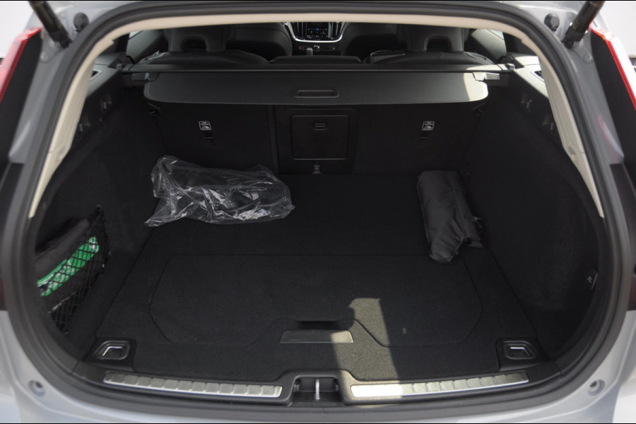 Volvo V60 T6 350PK Automaat Plus Dark / cruise control   / Apple carplay / Elektrische stoelen met geheugen / Parkeersensoren met camera / Elektrische achterklep