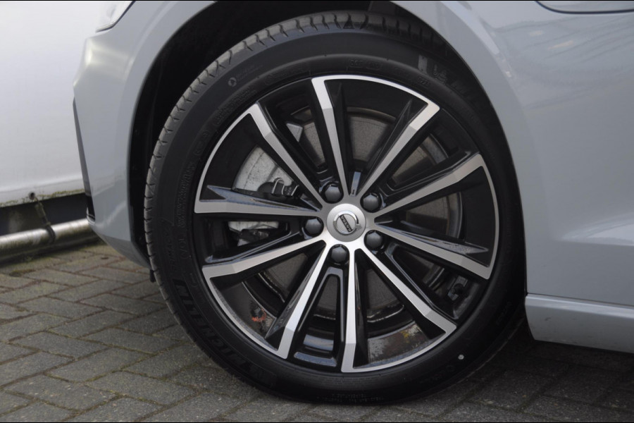 Volvo V60 T6 350PK Automaat Plus Dark / cruise control   / Apple carplay / Elektrische stoelen met geheugen / Parkeersensoren met camera / Elektrische achterklep