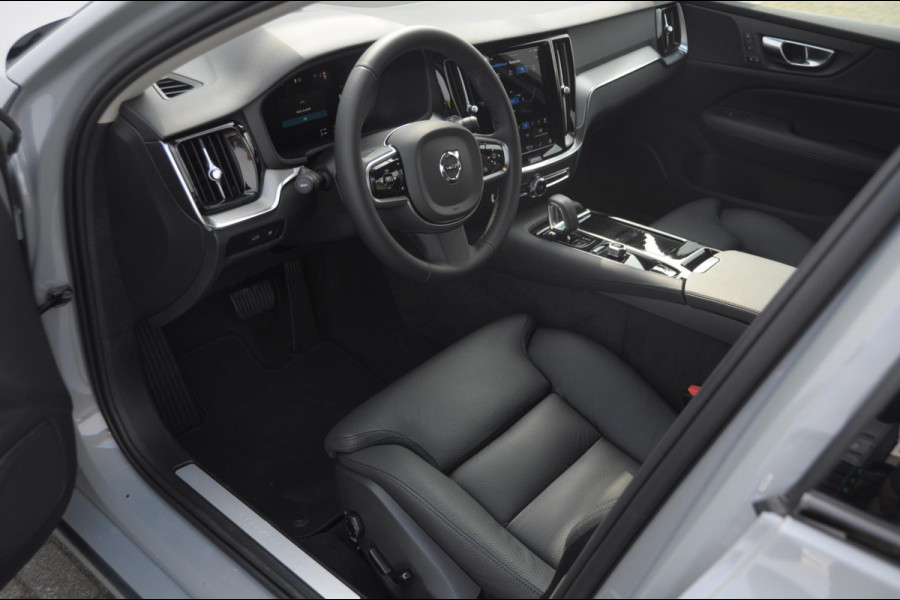 Volvo V60 T6 350PK Automaat Plus Dark / cruise control   / Apple carplay / Elektrische stoelen met geheugen / Parkeersensoren met camera / Elektrische achterklep