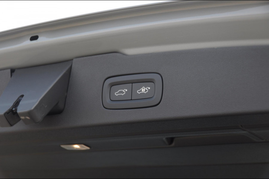 Volvo V60 T6 350PK Automaat Plus Dark / cruise control   / Apple carplay / Elektrische stoelen met geheugen / Parkeersensoren met camera / Elektrische achterklep