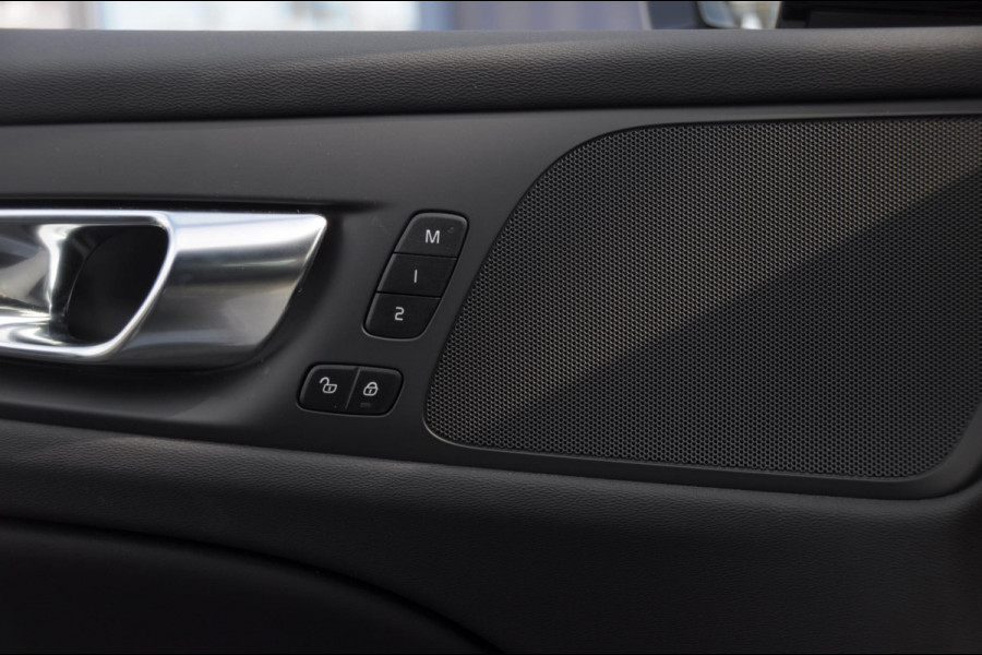 Volvo V60 T6 350PK Automaat Plus Dark / cruise control   / Apple carplay / Elektrische stoelen met geheugen / Parkeersensoren met camera / Elektrische achterklep