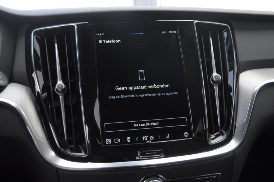 Volvo V60 T6 350PK Automaat Plus Dark / cruise control   / Apple carplay / Elektrische stoelen met geheugen / Parkeersensoren met camera / Elektrische achterklep