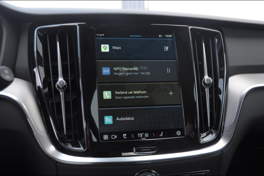Volvo V60 T6 350PK Automaat Plus Dark / cruise control   / Apple carplay / Elektrische stoelen met geheugen / Parkeersensoren met camera / Elektrische achterklep