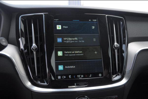 Volvo V60 T6 350PK Automaat Plus Dark / cruise control   / Apple carplay / Elektrische stoelen met geheugen / Parkeersensoren met camera / Elektrische achterklep