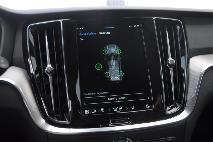 Volvo V60 T6 350PK Automaat Plus Dark / cruise control   / Apple carplay / Elektrische stoelen met geheugen / Parkeersensoren met camera / Elektrische achterklep