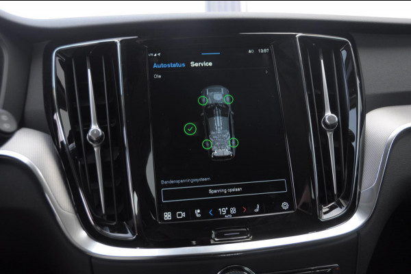 Volvo V60 T6 350PK Automaat Plus Dark / cruise control   / Apple carplay / Elektrische stoelen met geheugen / Parkeersensoren met camera / Elektrische achterklep