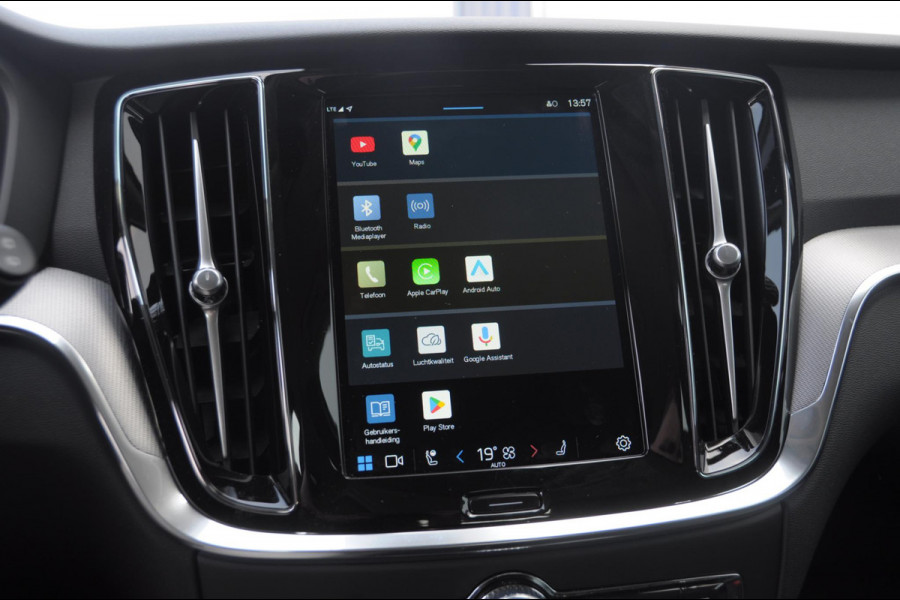 Volvo V60 T6 350PK Automaat Plus Dark / cruise control   / Apple carplay / Elektrische stoelen met geheugen / Parkeersensoren met camera / Elektrische achterklep