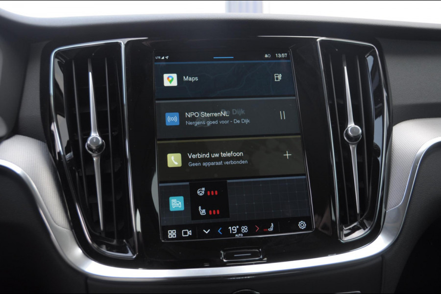 Volvo V60 T6 350PK Automaat Plus Dark / cruise control   / Apple carplay / Elektrische stoelen met geheugen / Parkeersensoren met camera / Elektrische achterklep