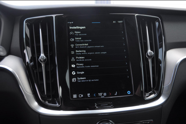 Volvo V60 T6 350PK Automaat Plus Dark / cruise control   / Apple carplay / Elektrische stoelen met geheugen / Parkeersensoren met camera / Elektrische achterklep